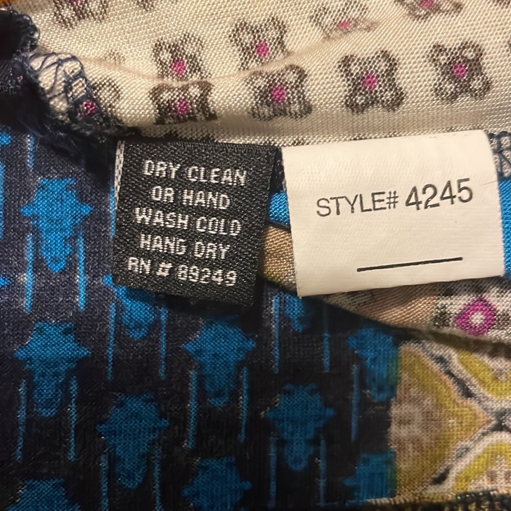 Lynn Ritchie Beautiful unique blouse - Picture 6 of 7